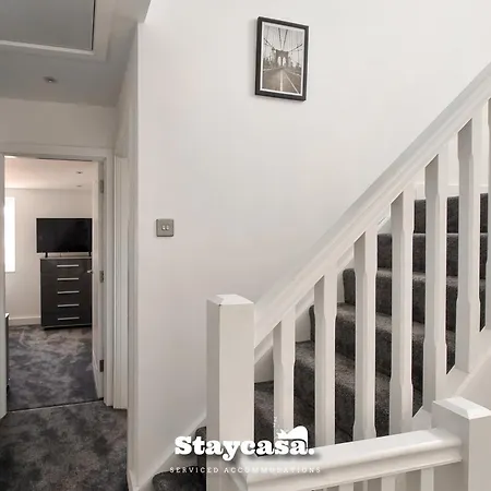 Harmony Living Modern New Build With Parking Holiday home