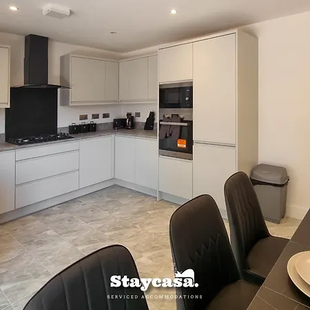 Holiday home Harmony Living Modern New Build With Parking *