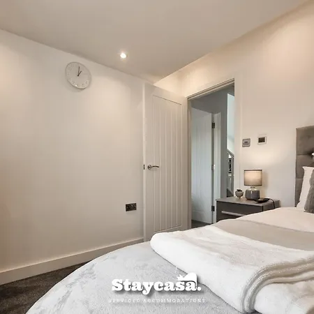 Harmony Living Modern New Build With Parking Holiday home *