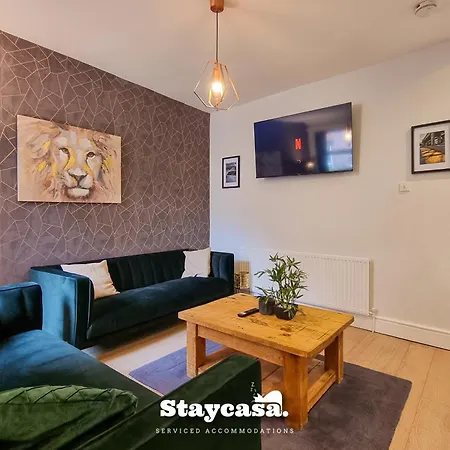 Stylish 4-Bed Home With On-Street Parking * Manchester