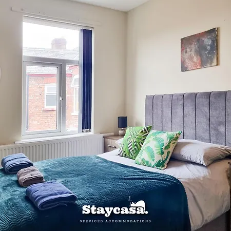 Ferienhaus Stylish 4-bed With On-street Parking