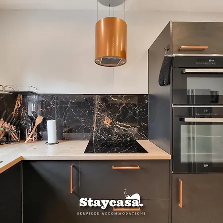 Ferienhaus Stylish 4-bed With On-street Parking Manchester