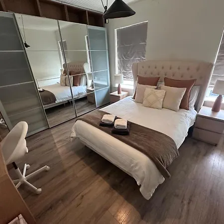 Stylish Interior Cosy Haven - On-street Parking Feriehus Manchester