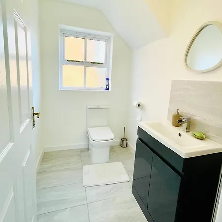 Holiday home Stylish 3 Bdr House With Free Parking Near Hulme *