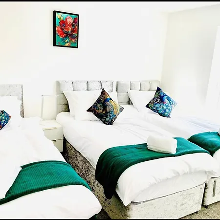 Holiday home Stylish 3 Bdr House With Free Parking Near Hulme *