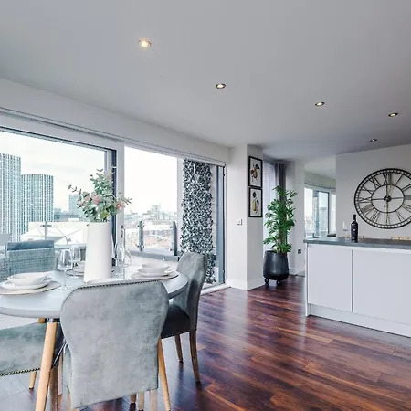 The Irwell Penthouse Skyline Manchester