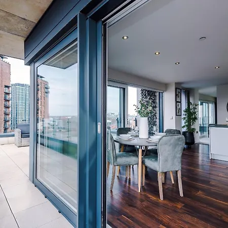 The Irwell Penthouse Skyline Apartament