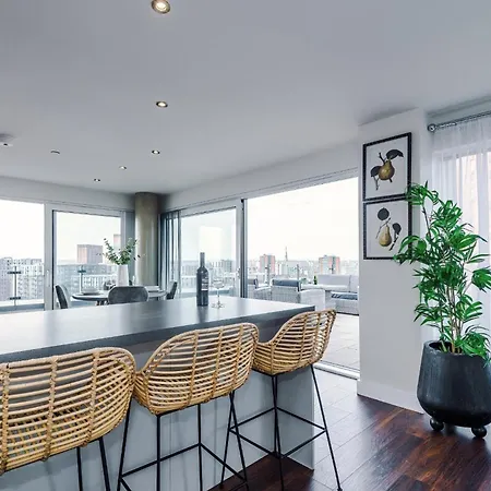 The Irwell Penthouse Skyline Apartament *