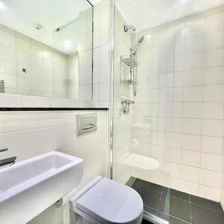Modern High-rise Flat In Media City! 2 Beds, 2 Baths Apartment Manchester