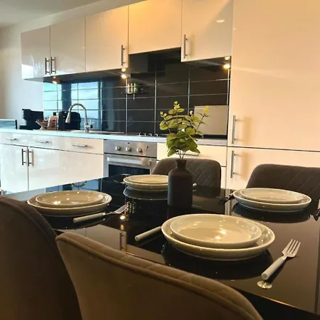 Modern High-rise Flat In Media City! 2 Beds, 2 Baths 曼彻斯特