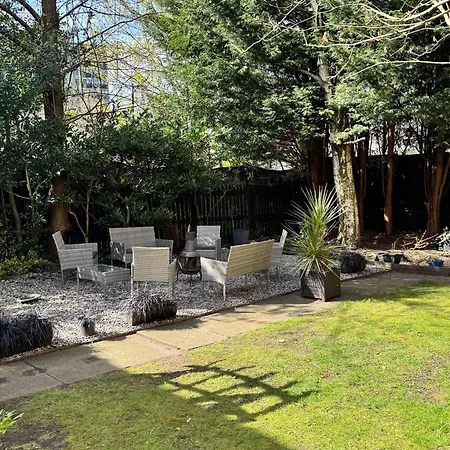 The Secret Garden Retreat With Hot Tub *