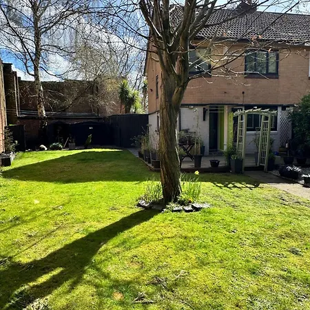 The Secret Garden Retreat With Hot Tub Manchester