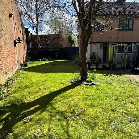 The Secret Garden Retreat With Hot Tub