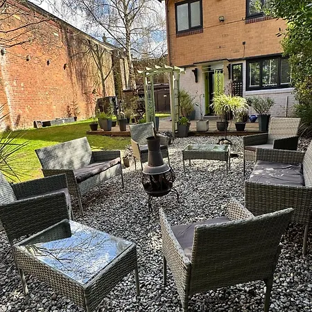 Semesterbostad The Secret Garden Retreat With Hot Tub