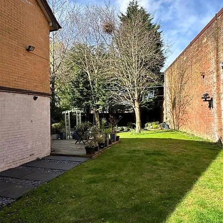 The Secret Garden Retreat With Hot Tub Holiday home *