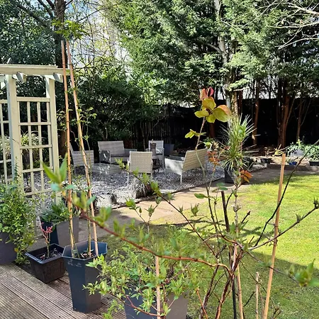 The Secret Garden Retreat With Hot Tub * Manchester