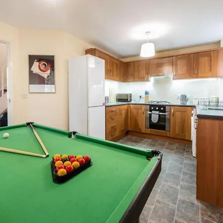 4 Beds, Sleeps 7, Driveway, Comfy Beds Hébergement de vacances Manchester