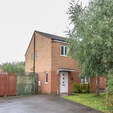 4 Beds, Sleeps 7, Driveway, Comfy Beds