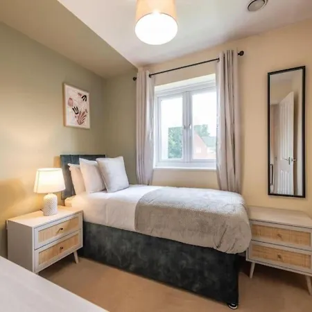 4 Beds, Sleeps 7, Driveway, Comfy Beds Hébergement de vacances *
