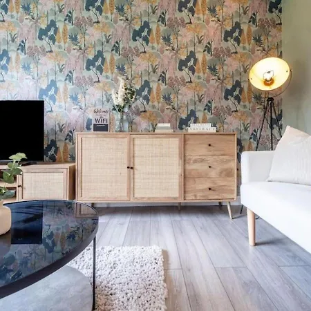 4 Beds, Sleeps 7, Driveway, Comfy Beds Hébergement de vacances