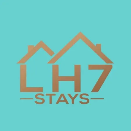 Holiday home 4 Beds, Sleeps 7, Driveway, Comfy Beds