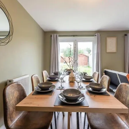 4 Beds, Sleeps 7, Driveway, Comfy Beds Hébergement de vacances *