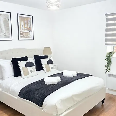 The Hidden Chapter 2 Bedrooms By Bevolve * Manchester