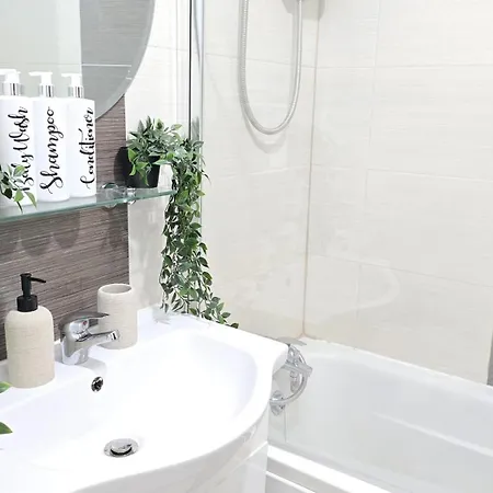 The Hidden Chapter 2 Bedrooms By Bevolve Apartment Manchester