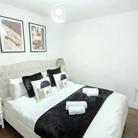 The Hidden Chapter 2 Bedrooms By Bevolve Apartment *