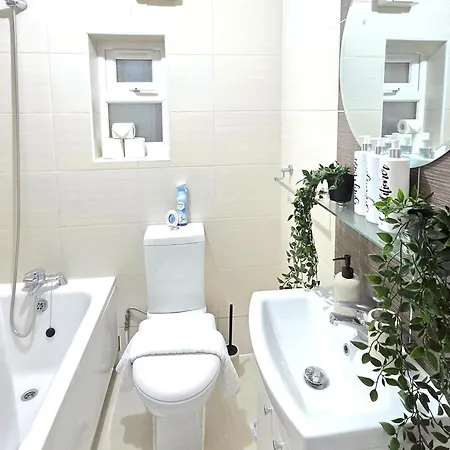 The Hidden Chapter 2 Bedrooms By Bevolve * Manchester