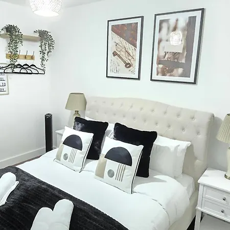The Hidden Chapter 2 Bedrooms By Bevolve Apartment Manchester