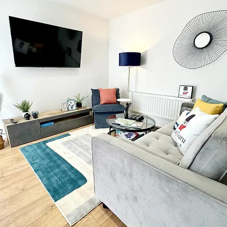 Kozy Salford 4br 9ppl 5 Mins To Centre شقة *