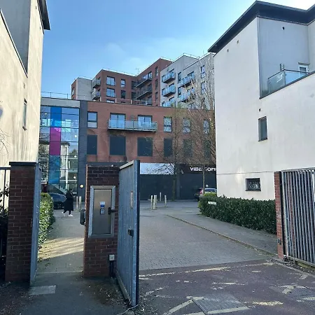 Lägenhet Inside City, Modern & Luxurious 2 Bed Apartment, Entire Unit *