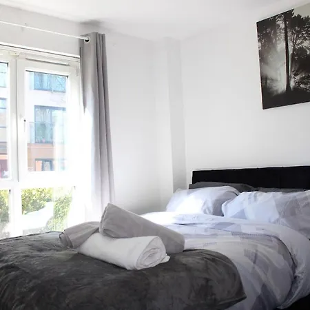 Inside City, Modern & Luxurious 2 Bed Apartment, Entire Unit * Manchester