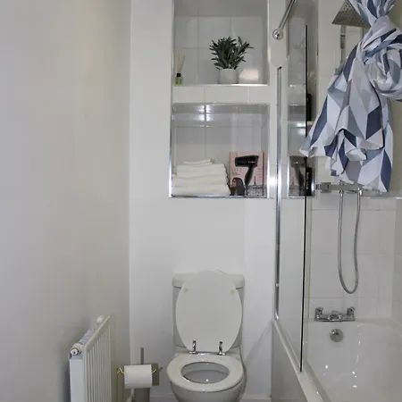 Lägenhet Inside City, Modern & Luxurious 2 Bed Apartment, Entire Unit *