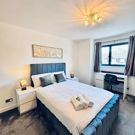 Luxury 5br With Access Apartment *