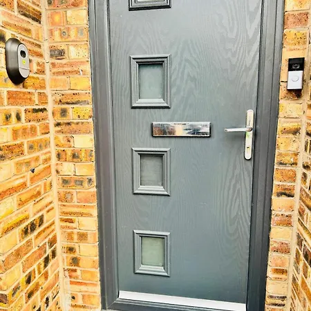Luxury 5br With Access Apartment Manchester