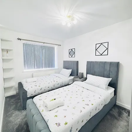 Luxury 5br With Access Apartment *