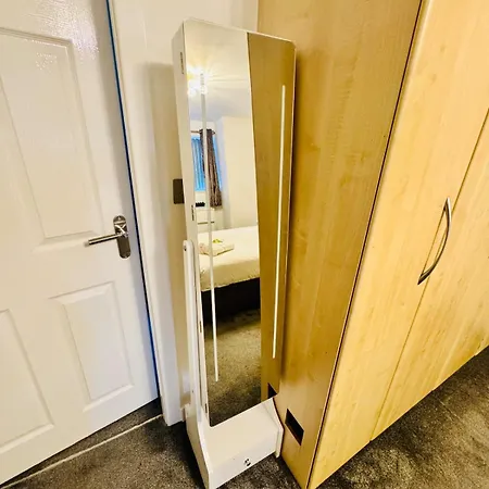 Luxury 5br With Access * Manchester