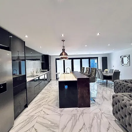Luxury 5br With Access Manchester