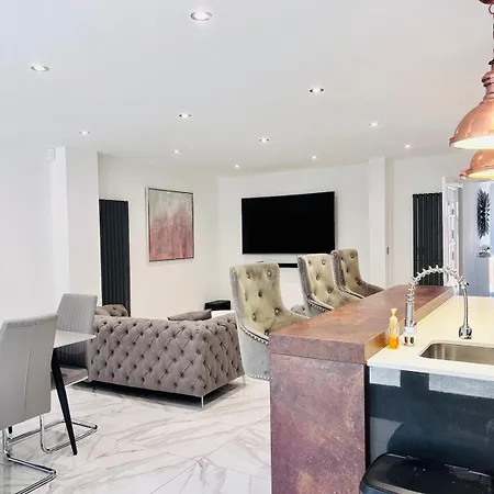 Luxury 5br With Access