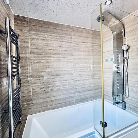 아파트 Luxury 5br With Access 맨체스터