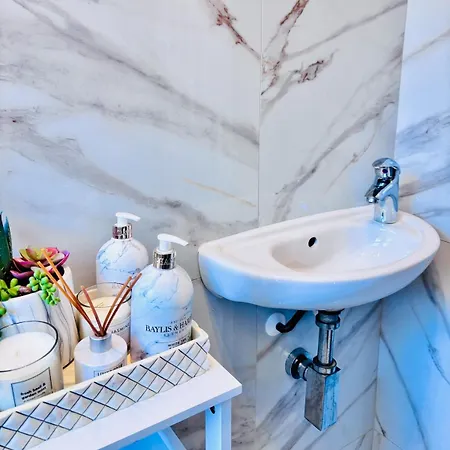 Apartment Luxury 5br With Access Manchester