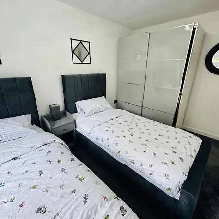 Luxury 5br With Access *