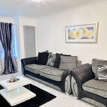 Luxury 5br With Access Apartment *