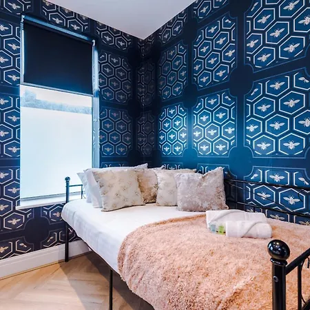 Rest&recharge At A Luxury Retreat In - Sleeps 11, 5 Bedrooms, 3 Bathrooms, Free Parking Ferienhaus *