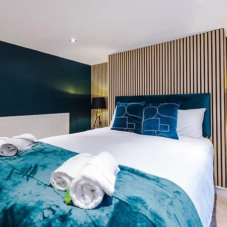 Rest&recharge At A Luxury Retreat In - Sleeps 11, 5 Bedrooms, 3 Bathrooms, Free Parking Prázdninový dům Manchester