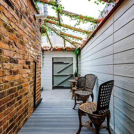 Rest&recharge At A Luxury Retreat In - Sleeps 11, 5 Bedrooms, 3 Bathrooms, Free Parking Manchester