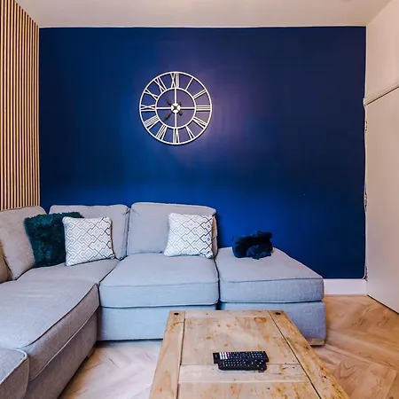 Rest&recharge At A Luxury Retreat In - Sleeps 11, 5 Bedrooms, 3 Bathrooms, Free Parking * Manchester