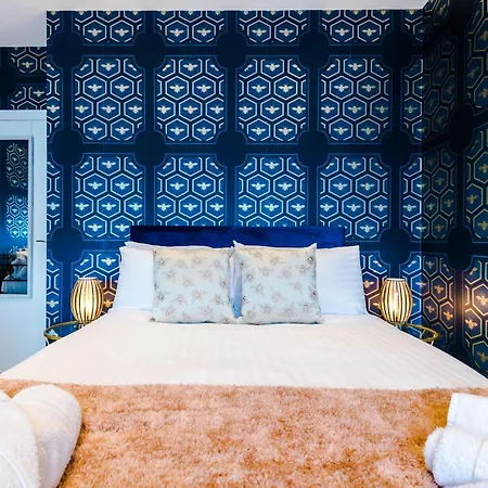 Ferienhaus Rest&recharge At A Luxury Retreat In - Sleeps 11, 5 Bedrooms, 3 Bathrooms, Free Parking *